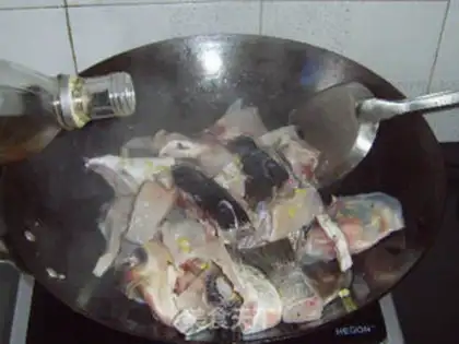 Make stir-fried fish pieces with green pepper step 6