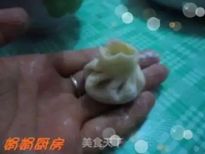 Make Small steamed buns with fresh meat step 8