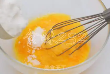 Make Delicious egg roll step 1