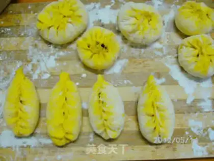 Make Gardenia red bean bun step 11