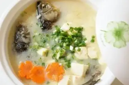 Make Crucian carp tofu soup step 5