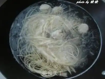 Make Curry meatball noodles step 6