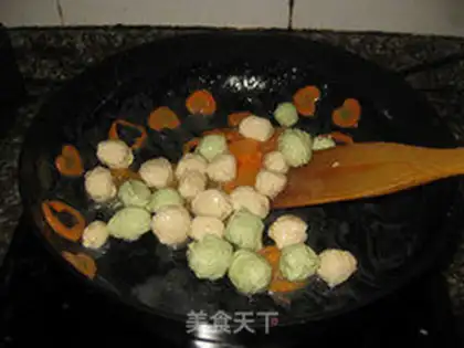 Make Two-color love meatballs step 17