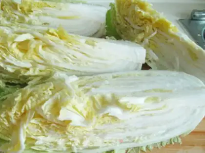 Make spicy cabbage step 1