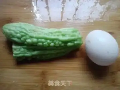 Make wolfberry and bitter gourd fried eggs step 0