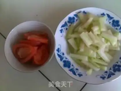 Make Scrambled eggs with melon skin and tomato step 0