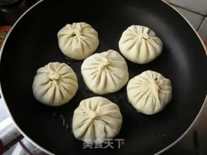Make pan fried pork bun step 3