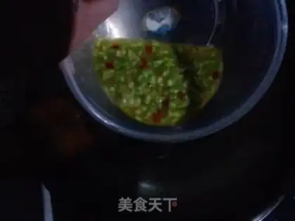 Make wolfberry and bitter gourd fried eggs step 2