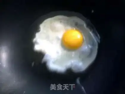 Make Scrambled eggs with melon skin and tomato step 2