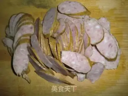 Make Red sausage potato chips step 1