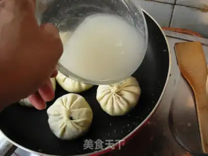 Make pan fried pork bun step 5