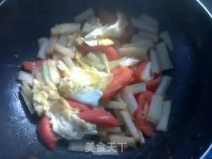 Make Scrambled eggs with melon skin and tomato step 4