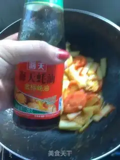 Make Scrambled eggs with melon skin and tomato step 5