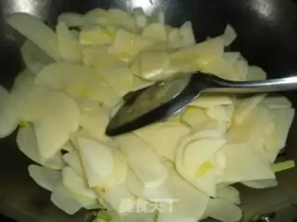 Make Red sausage potato chips step 4