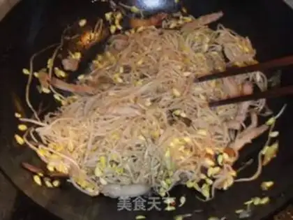 Make stir-fried bean sprouts step 3