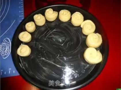 Make Money rolls bread step 7