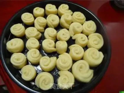Make Money rolls bread step 8