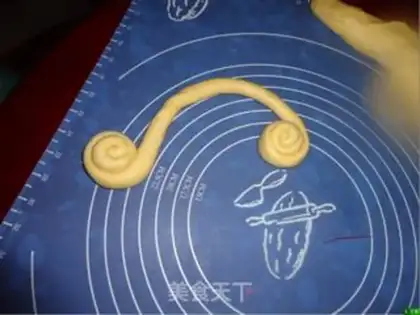 Make Money rolls bread step 11