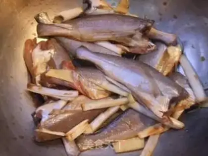 Make Dry roasted yellow croaker step 0