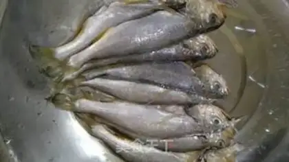 Make Stewed yellow croaker with tofu sauce step 0