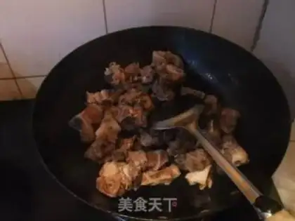 Make Stewed pork ribs with kidney beans step 3