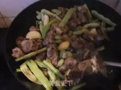 Make Stewed pork ribs with kidney beans step 4