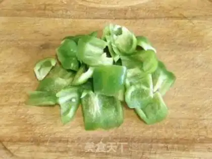 Make stir-fried sausage with vegetable pepper and dried bean curd step 0