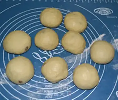 Make Fresh cream braid bun step 2