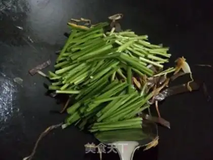 Make stir-fried yellow flowers with fungus step 3