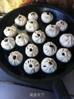 Make pan-fried bun stuffed with step 27