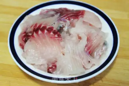 Make lettuce and fish fillet porridge step 0