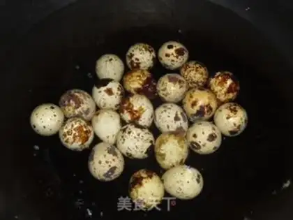Make Quail eggs in tomato sauce step 1