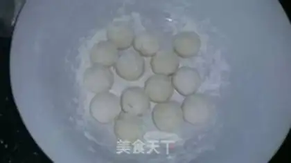 Make Fresh meat glutinous rice balls step 4