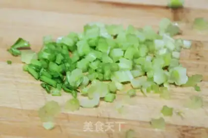 Make lettuce and fish fillet porridge step 2