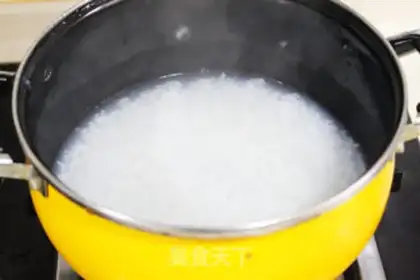 Make lettuce and fish fillet porridge step 3