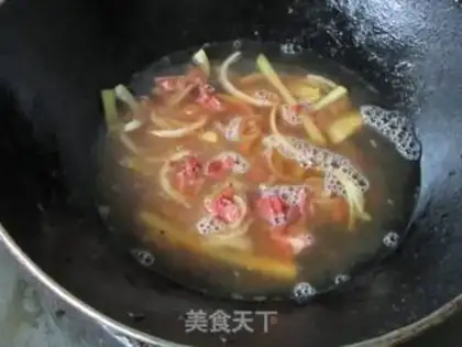 Make Beef noodles with potatoes and onions step 3