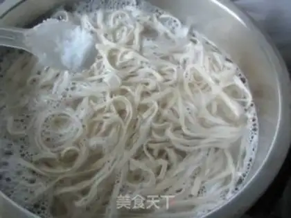 Make Beef noodles with potatoes and onions step 5