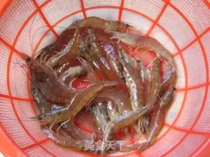 Make stir-fried edamame with shrimp and rice straw step 0