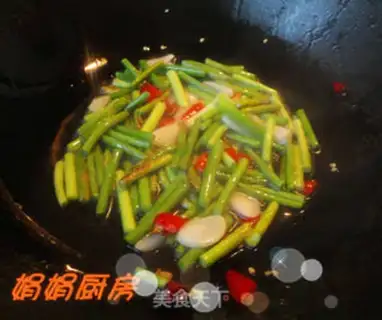 Make stir-fried chicken gizzards with garlic step 3