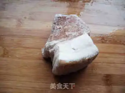 Make Sichuan-style potato braised pork step 1