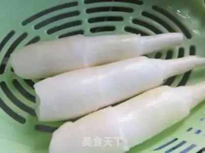 Make stir-fried edamame with shrimp and rice straw step 2
