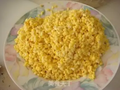 Make Xiangglutinous sausage and sea rice dumplings step 1