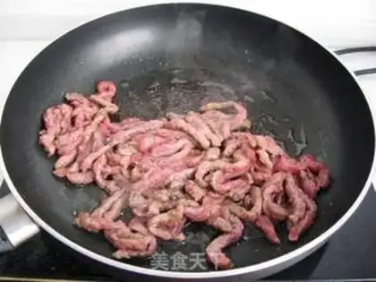 Make stir-fried shredded beef with garlic sprouts step 2