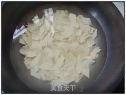 Make Fragrant fried noodles slices step 4