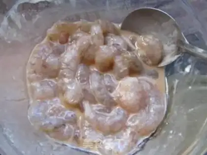 Make stir-fried edamame with shrimp and rice straw step 4