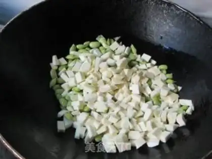 Make stir-fried edamame with shrimp and rice straw step 6