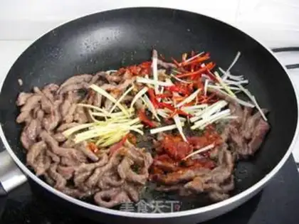 Make stir-fried shredded beef with garlic sprouts step 4