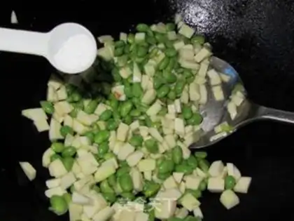 Make stir-fried edamame with shrimp and rice straw step 7