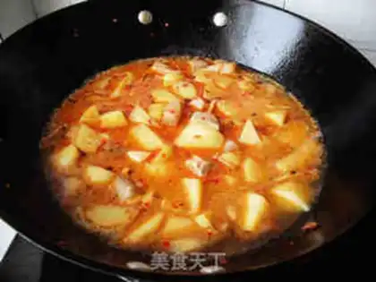 Make Sichuan-style potato braised pork step 5