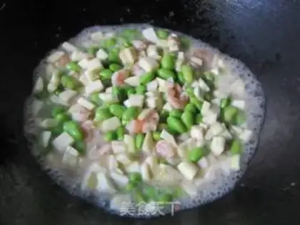 Make stir-fried edamame with shrimp and rice straw step 9